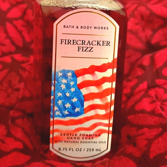 🔥2 ITEMS~FIRECRACKER POP FIZZ FOAMING HAND SOAP & 1 WICK CANDLE / NEW / BBW - Picture 2 of 5